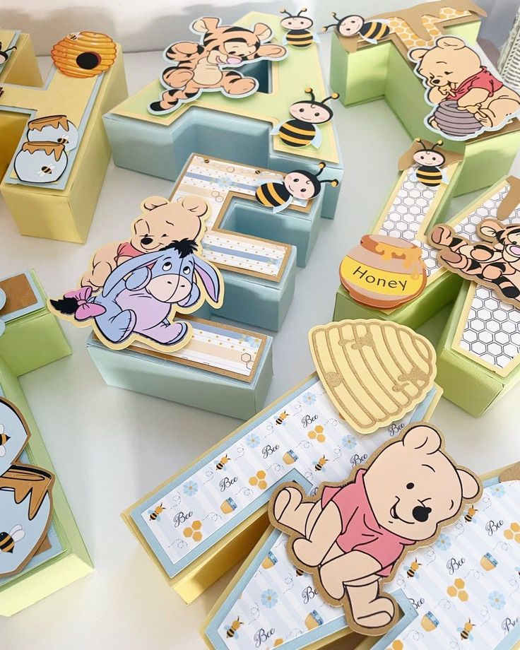Cliparts 25 imagenes png y svg de Winnie the pooh, incluye abecedario, Ideal para personalizaciones en diseños de fiesta y caketoppers