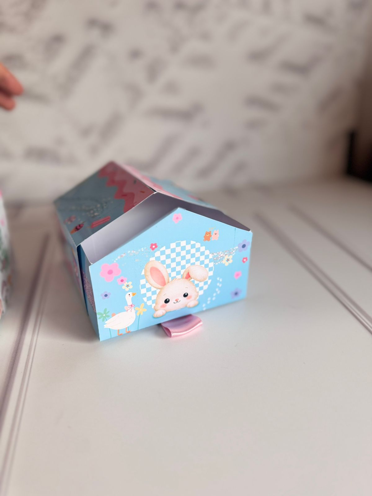 House Box editable en Canva