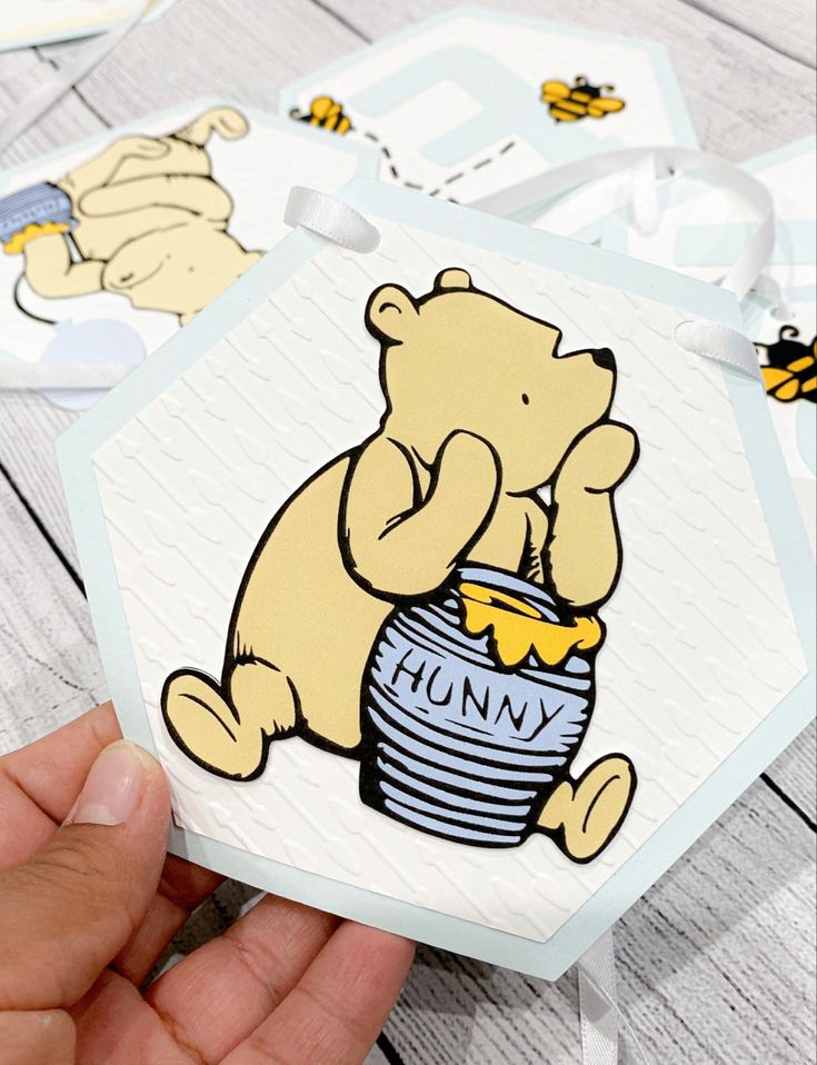 Cliparts 25 imagenes png y svg de Winnie the pooh, incluye abecedario, Ideal para personalizaciones en diseños de fiesta y caketoppers